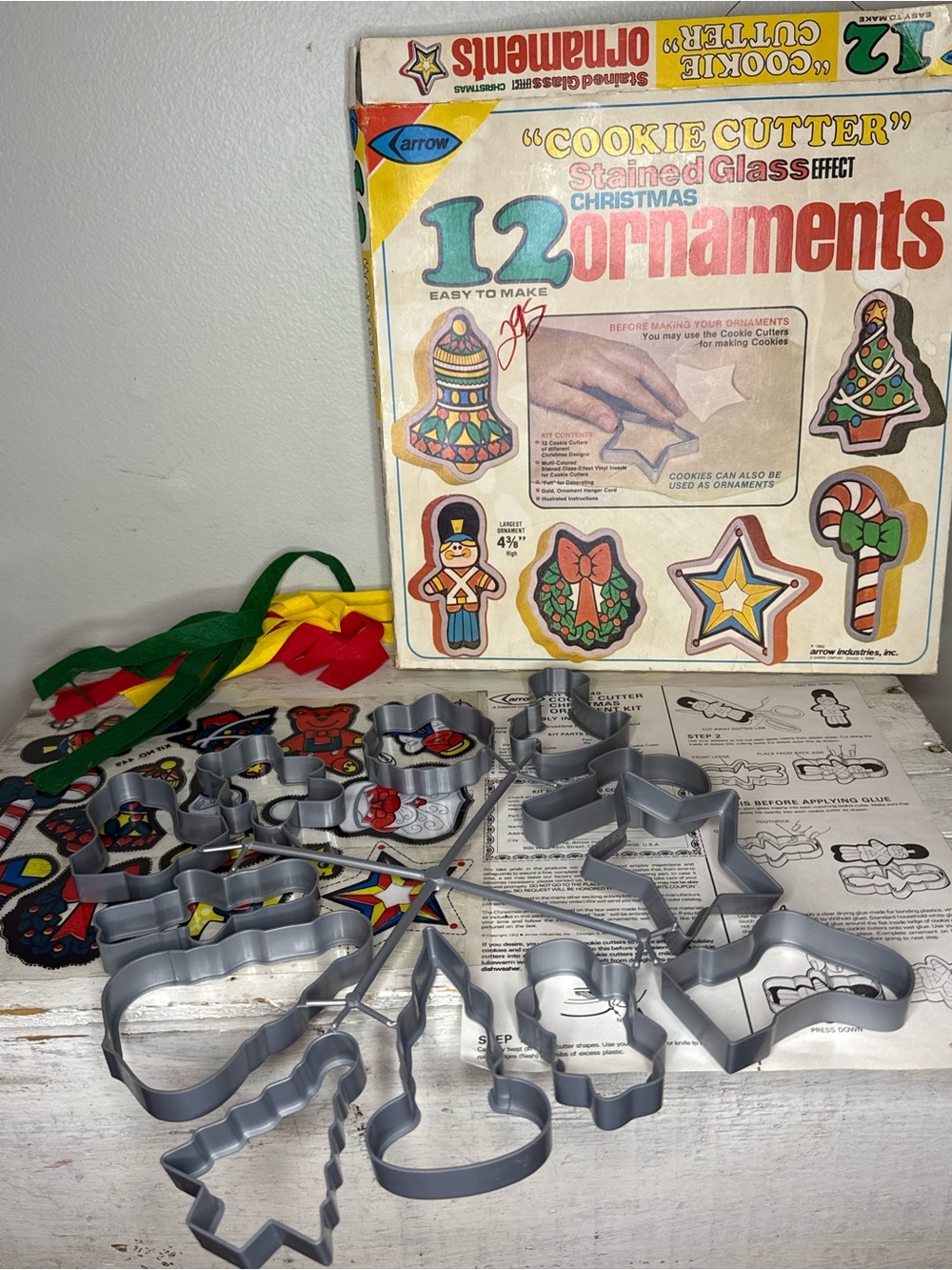 IOB Vintage Arrow Cookie Cutter Stained Glass Effect Christmas 12 Ornaments 1982